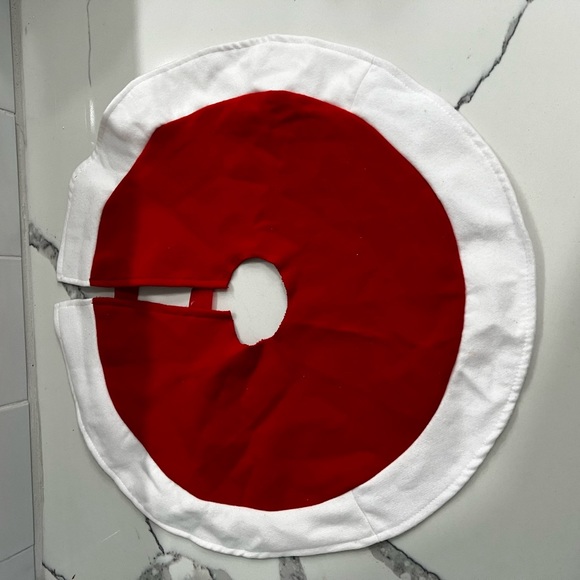 Wondershop 18" Red and White Traditional Mini Christmas Tree Skirt - Picture 1 of 9